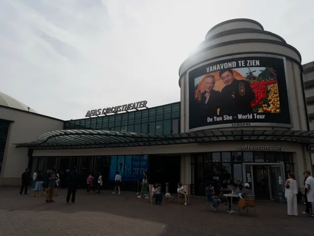Theatre exterior in The Hague with a Deyunshe tour poster on the screen